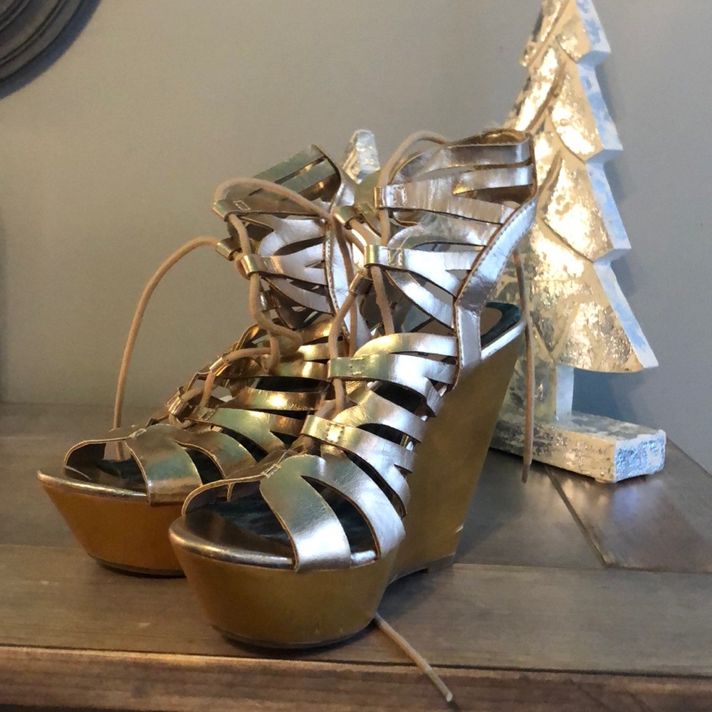Gold wedges